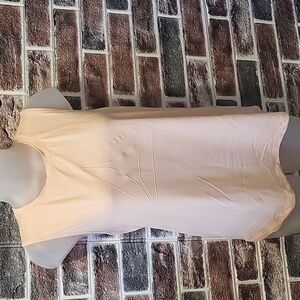 Reebok sleevless workout shirt peach LG